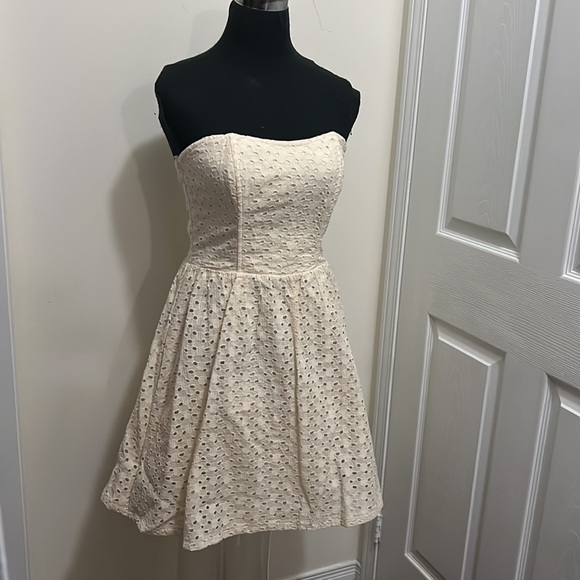 Blue Rain Strapless Guipure Eyelet lace Chic Dress Size Medium - Picture 13 of 13